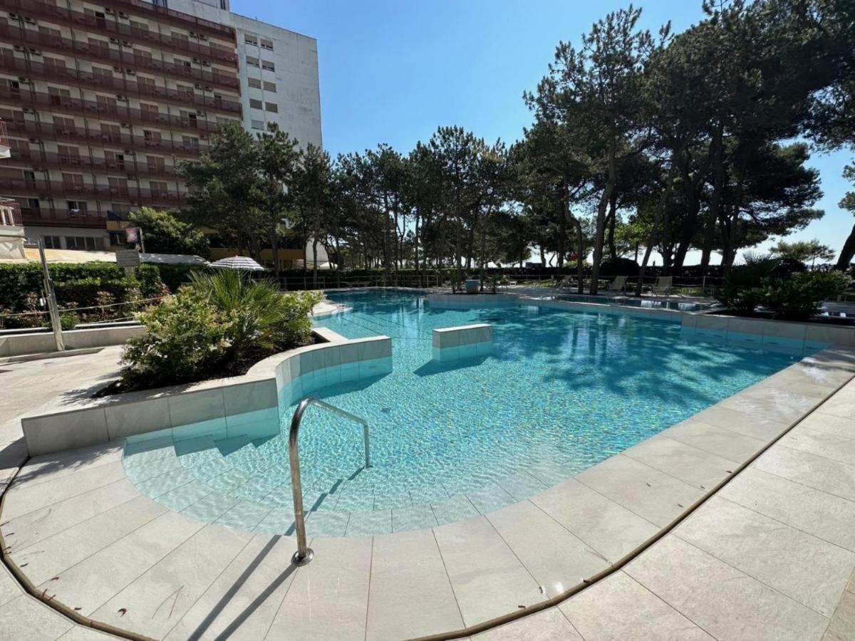 Residence Cristallo 4H Lignano Sabbiadoro Dış mekan fotoğraf